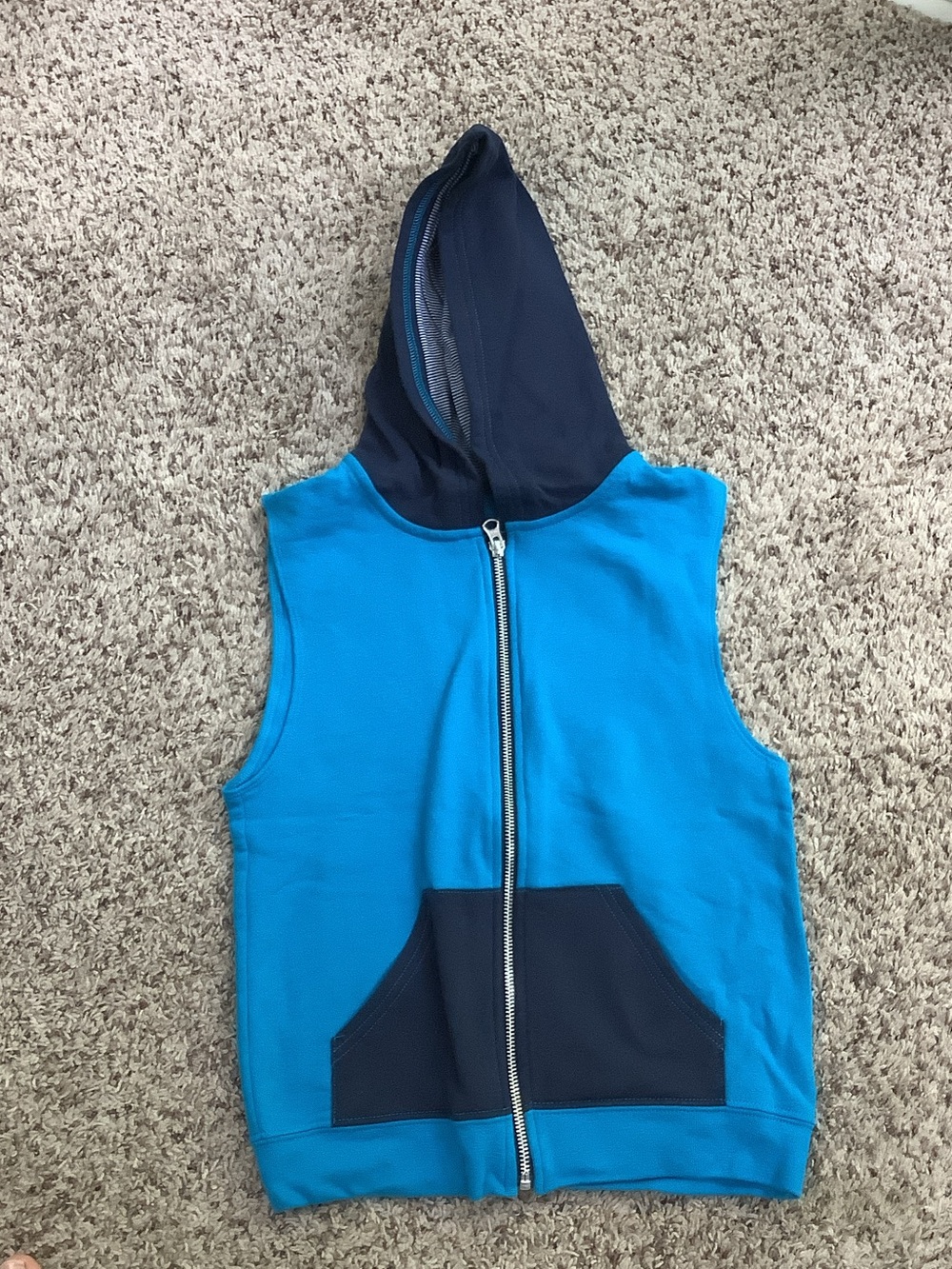 Fruit of loom sleeveless hoodie size 8
